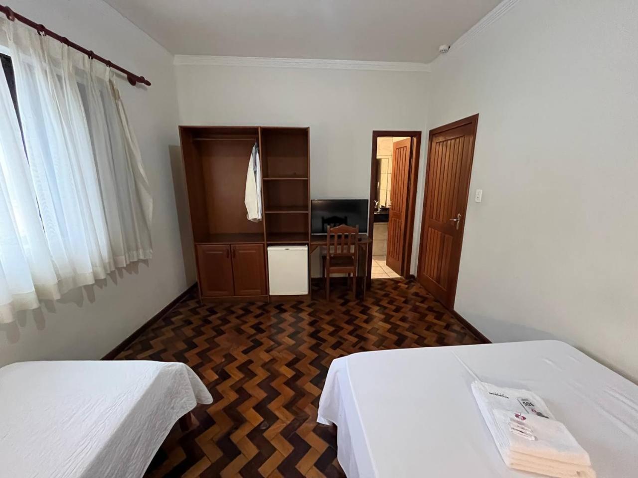 Acomodare Hotel- Sob Nova Direcao Tubarão Exteriör bild